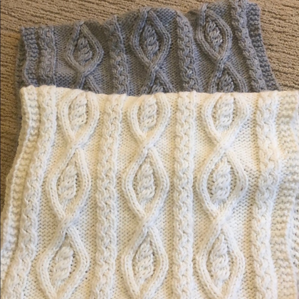 H&M cozy scarf colors, white cream, dark grey.